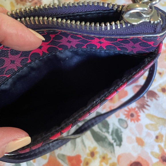 Coach navy/pink patterned wristlet - Picture 4 of 9
